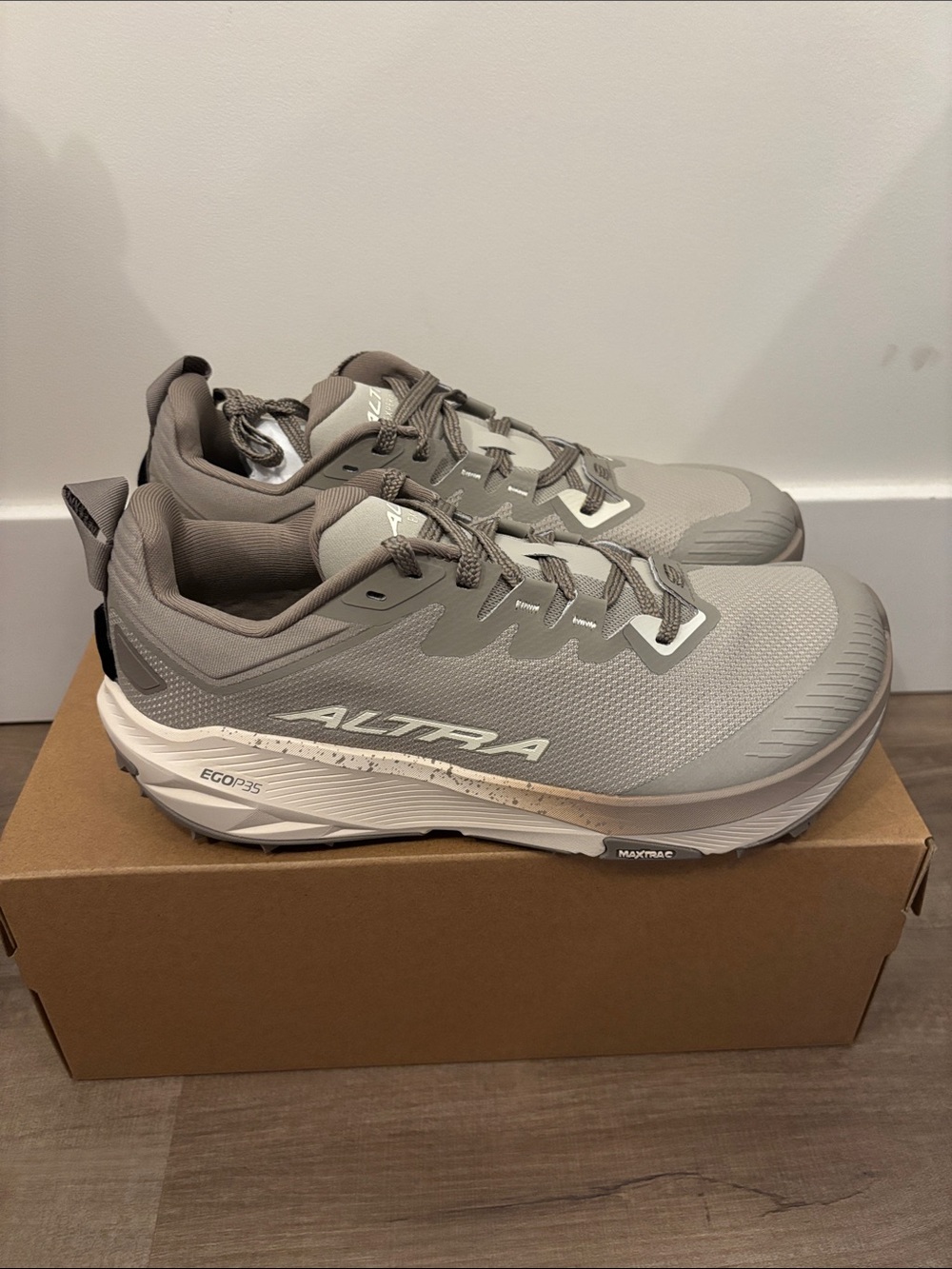 Altra Men's Experience Wild 3 Tan Size 9 New with Box